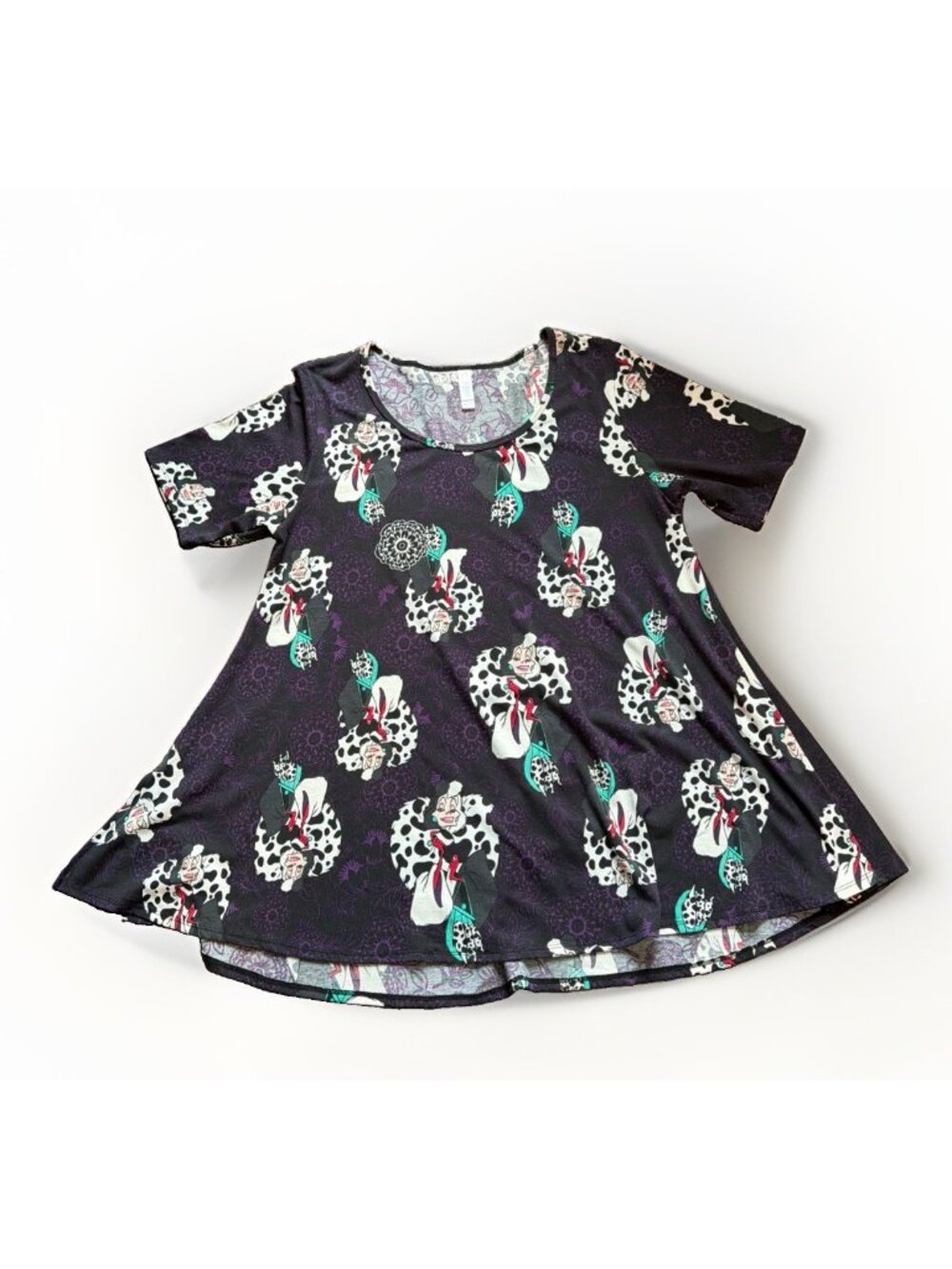 LuLaRoe Disney Perfect T Shirt Medium Curella DeVil Large
